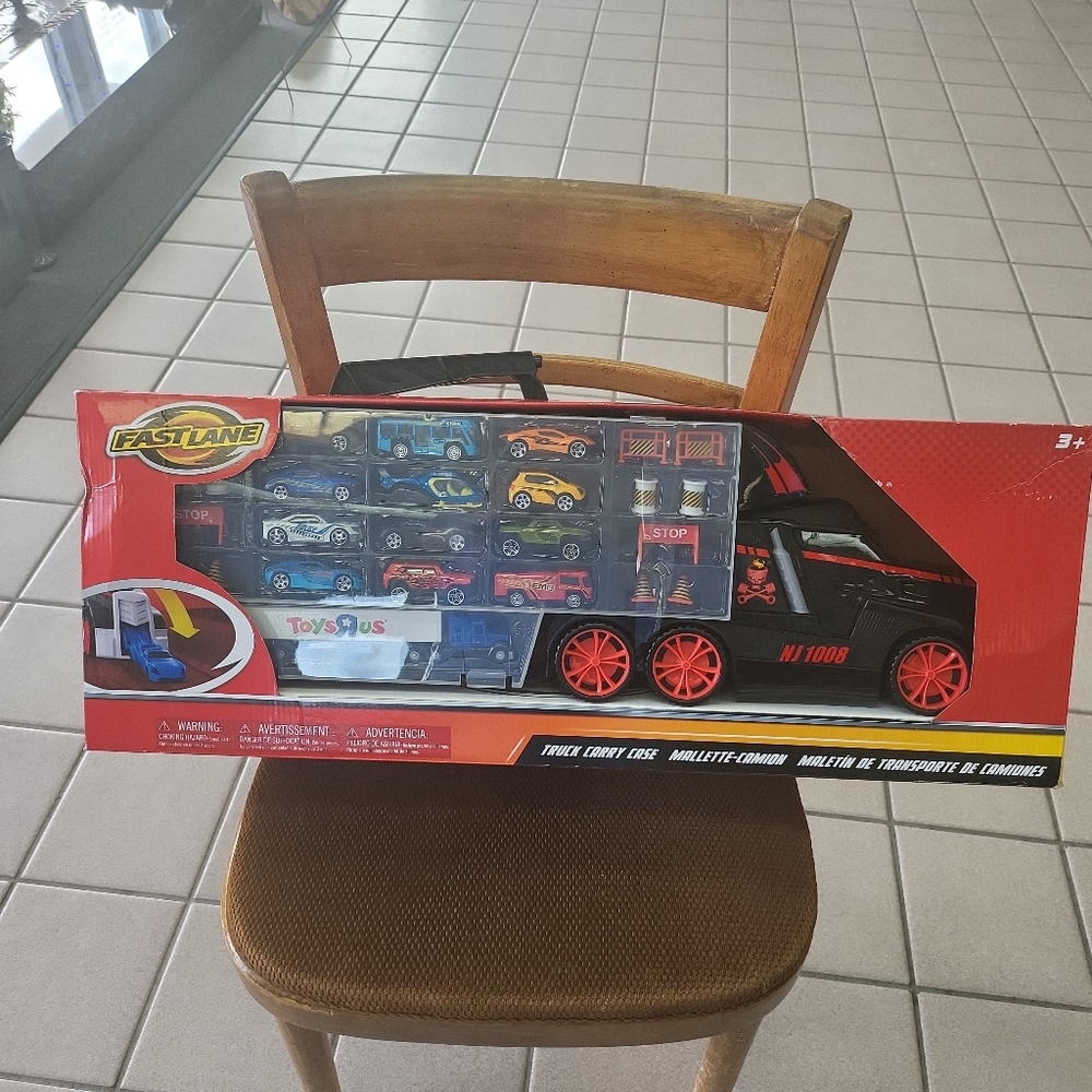 2014 NIB Fast Lane Truck Carry Case & 12 Die Cast Vehicles + Toys R Us Big Rig